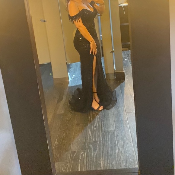 Got it for 400$ willing to give it for 300$ lowest 200$ lmk !!! Size M - Picture 3 of 3